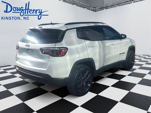 New 2026 Jeep Compass Latitude w/ Sun and Sound Group image 5