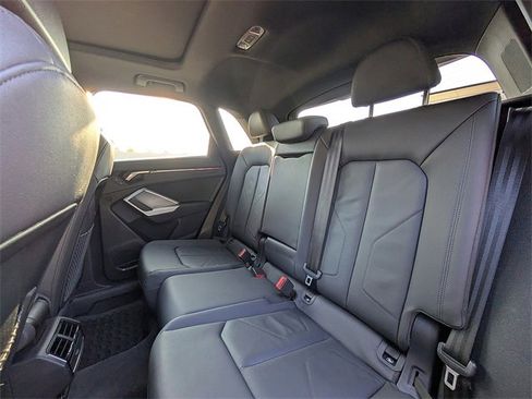 Used 2019 Audi Q3 2.0T Prestige w/ Prestige Package image 14