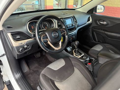 Used 2016 Jeep Cherokee Sport image 16