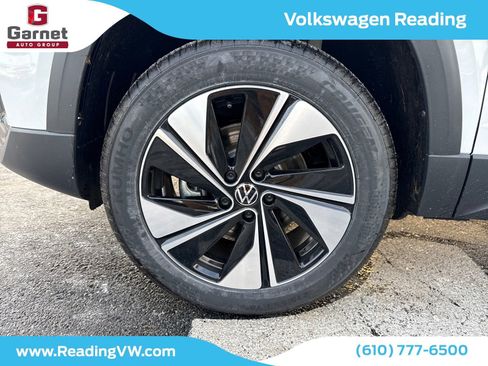 New 2026 Volkswagen Taos SE image 9
