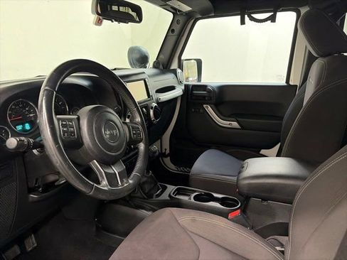 Used 2013 Jeep Wrangler Unlimited Rubicon w/ Connectivity Group image 15