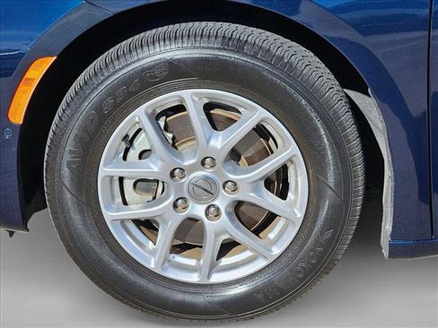 Used 2023 Chrysler Pacifica Touring-L image 19