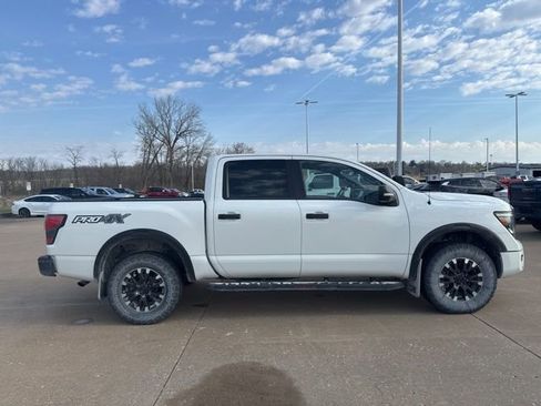 Used 2021 Nissan Titan PRO-4X w/ Pro-4x Convenience Package image 2