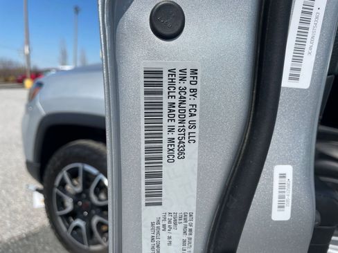 Used 2025 Jeep Compass Trailhawk image 23