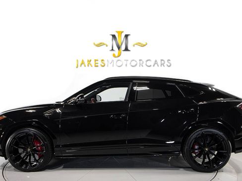 Used 2022 Lamborghini Urus image 2