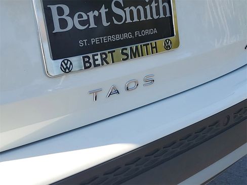 New 2026 Volkswagen Taos SE image 5