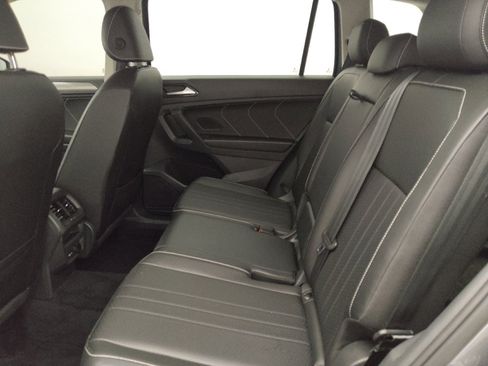 Used 2022 Volkswagen Tiguan SE image 18