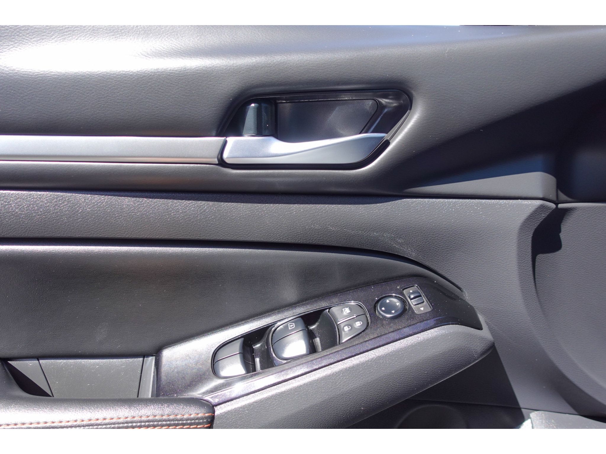Used 2025 Nissan Altima 2.5 SR FWD image 11