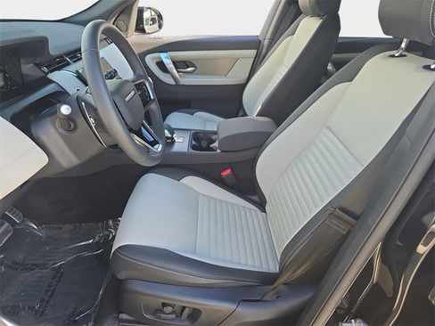 Certified 2025 Land Rover Discovery Sport Dynamic SE image 15