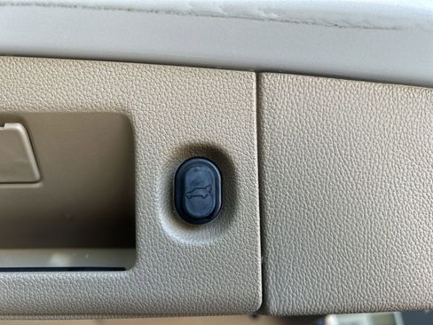 Used 2018 Cadillac Escalade Platinum AWD/4WD image 41