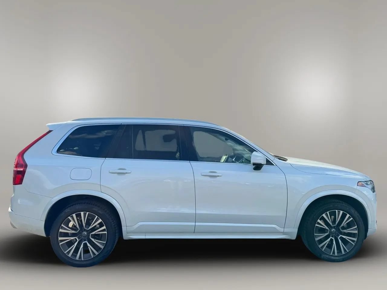 Used 2021 Volvo XC90 T6 Momentum w/ Protection Package Premier AWD/4WD image 4