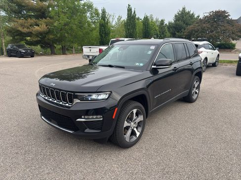 Used 2023 Jeep Grand Cherokee 4WD 4xe image 2