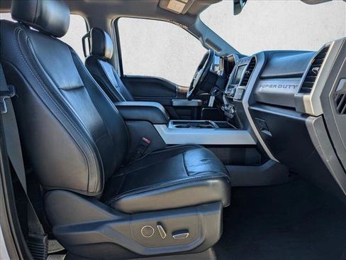 Used 2019 Ford F250 Lariat w/ Chrome Package image 16