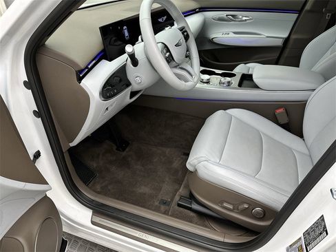 Used 2026 Genesis GV70 2.5T Advanced image 11