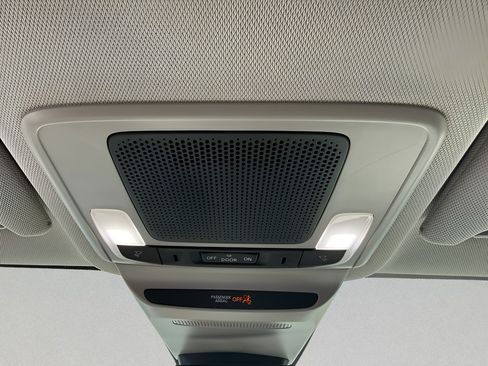 Certified 2025 Honda HR-V LX image 31