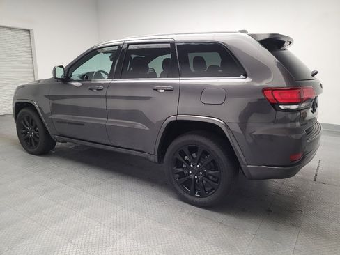 Used 2018 Jeep Grand Cherokee Altitude AWD/4WD image 3