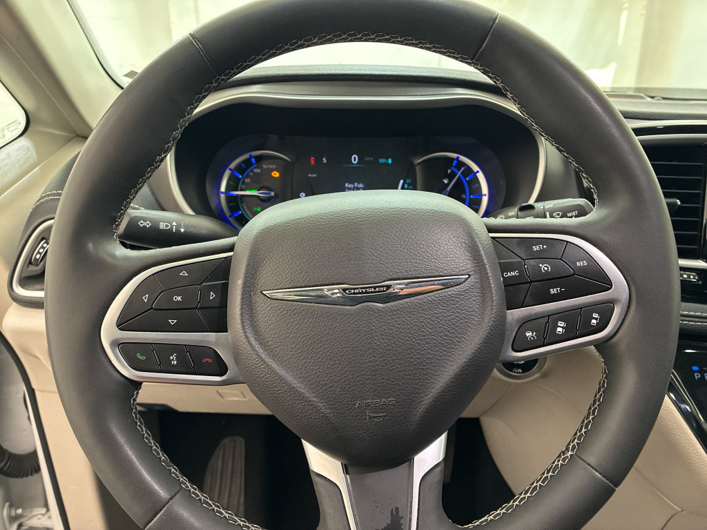 Used 2024 Chrysler Pacifica Limited FWD image 15