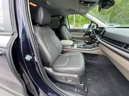 New 2026 Kia Carnival EX FWD image 22