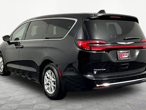 Used 2025 Chrysler Pacifica Select FWD image 4