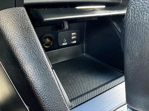 Used 2016 Subaru Outback 2.5i Premium image 22