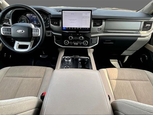 Used 2024 Ford Expedition XLT image 9