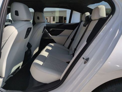 New 2026 BMW i5 eDrive40 image 14