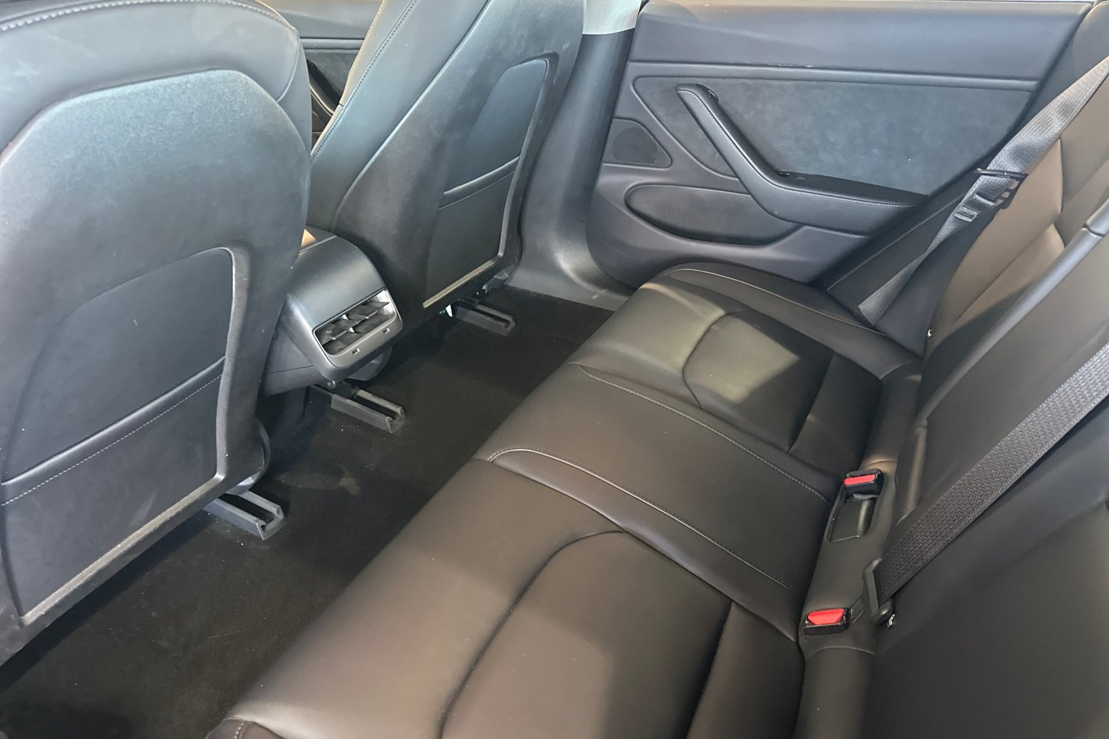 Used 2018 Tesla Model 3 Long Range RWD image 11