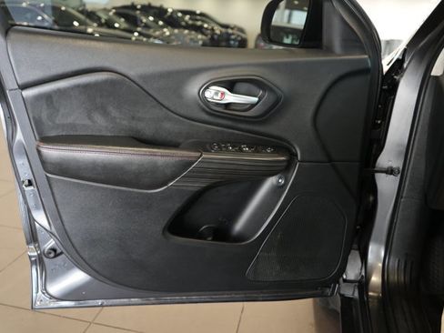 Used 2016 Jeep Cherokee Trailhawk w/ Comfort/Convenience Group image 31