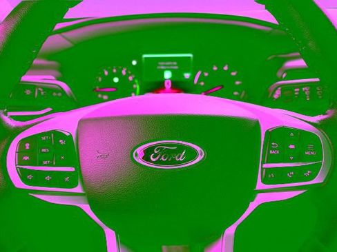 Used 2021 Ford Explorer XLT w/ Equipment Group 202A RWD image 32