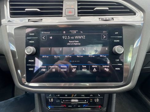 Certified 2022 Volkswagen Tiguan SE image 16