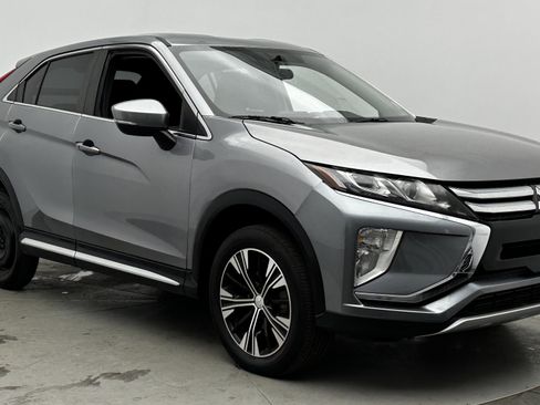 Used 2018 Mitsubishi Eclipse Cross SE image 3