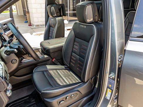 Used 2026 GMC Yukon AT4 Ultimate w/ LPO, Floor Liner Package AWD/4WD image 29