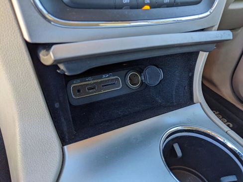 Used 2014 Jeep Grand Cherokee Limited image 22