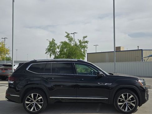 Used 2025 Volkswagen Atlas SEL Premium R-Line image 12