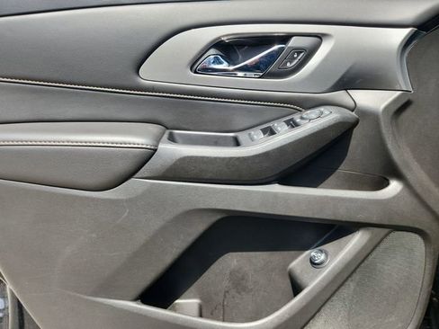 Used 2021 Chevrolet Traverse LT image 21