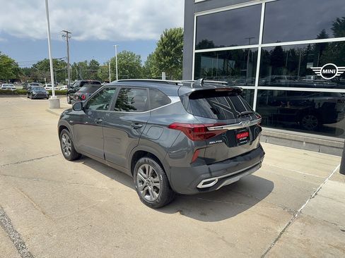 Used 2023 Kia Seltos S w/ Navigation Package AWD/4WD image 3