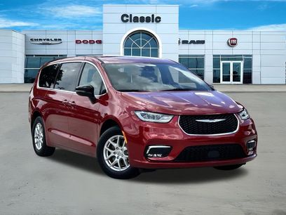 Used 2025 Chrysler Pacifica Select