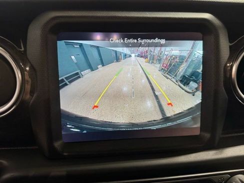 Used 2020 Jeep Wrangler Unlimited Sahara image 20