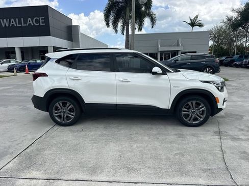 Certified 2023 Kia Seltos S w/ Navigation Package image 5