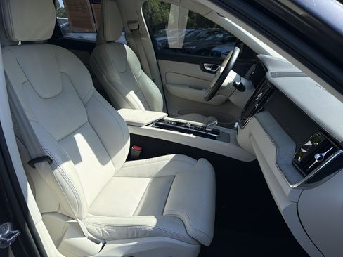 Certified 2023 Volvo XC60 B5 Ultimate w/ Protection Package Premier FWD image 35