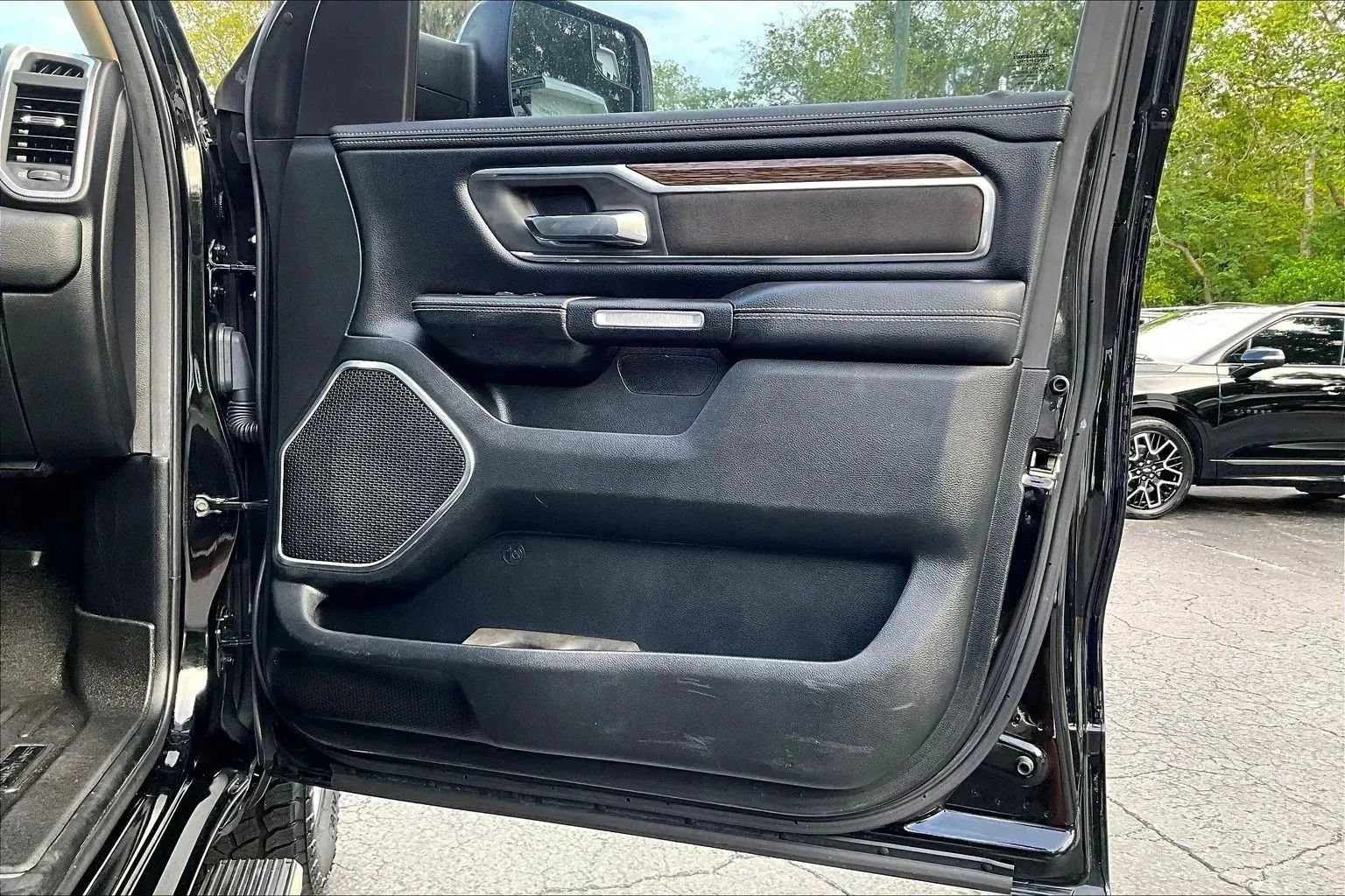 Used 2019 RAM 1500 Laramie AWD/4WD image 18
