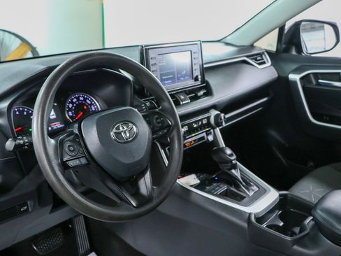 Used 2021 Toyota RAV4 XLE w/ Convenience Package FWD image 23