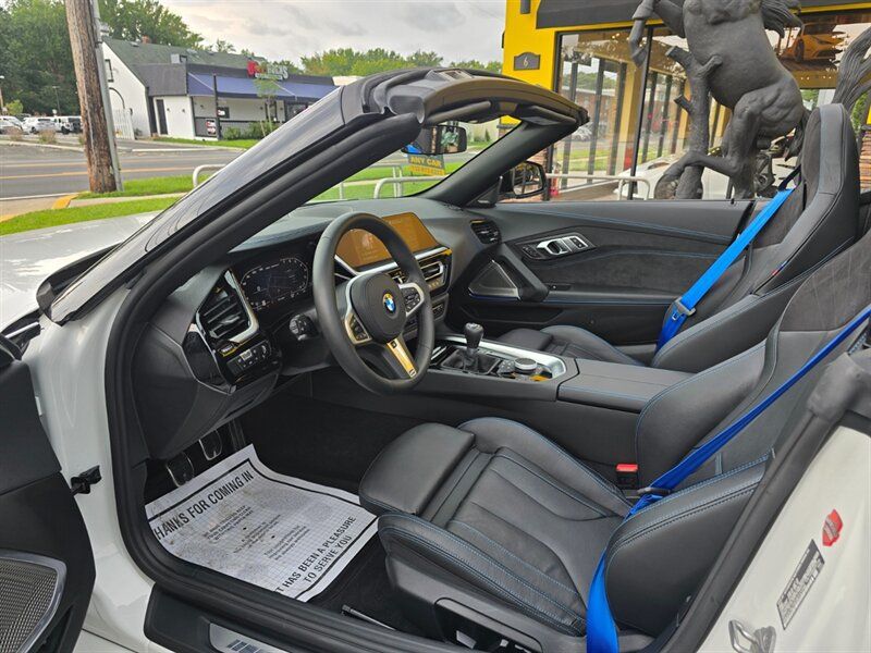 Used 2025 BMW Z4 M40i w/ Edition RWD image 18
