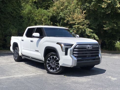 Used 2025 Toyota Tundra Limited AWD/4WD image 61