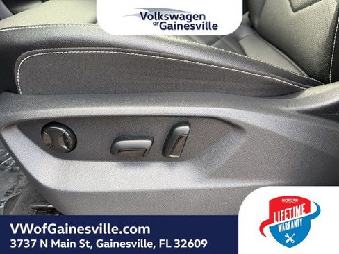 Used 2025 Volkswagen Atlas SE image 19