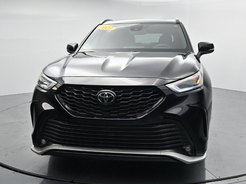 Used 2023 Toyota Highlander XSE FWD image 3