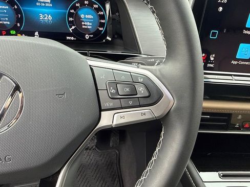 Used 2024 Volkswagen Atlas Cross Sport SE w/ Panoramic Sunroof Package image 16