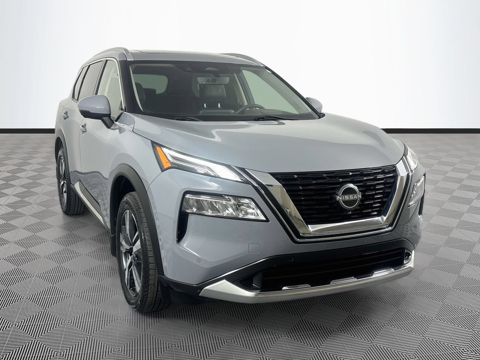Used 2023 Nissan Rogue Platinum w/ Platinum Premium Package FWD image 1