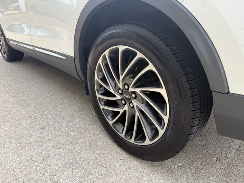 Used 2020 Lincoln Nautilus Reserve w/ Equipment Group 201A image 10