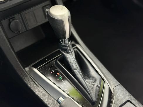 Used 2014 Toyota Corolla LE FWD image 19